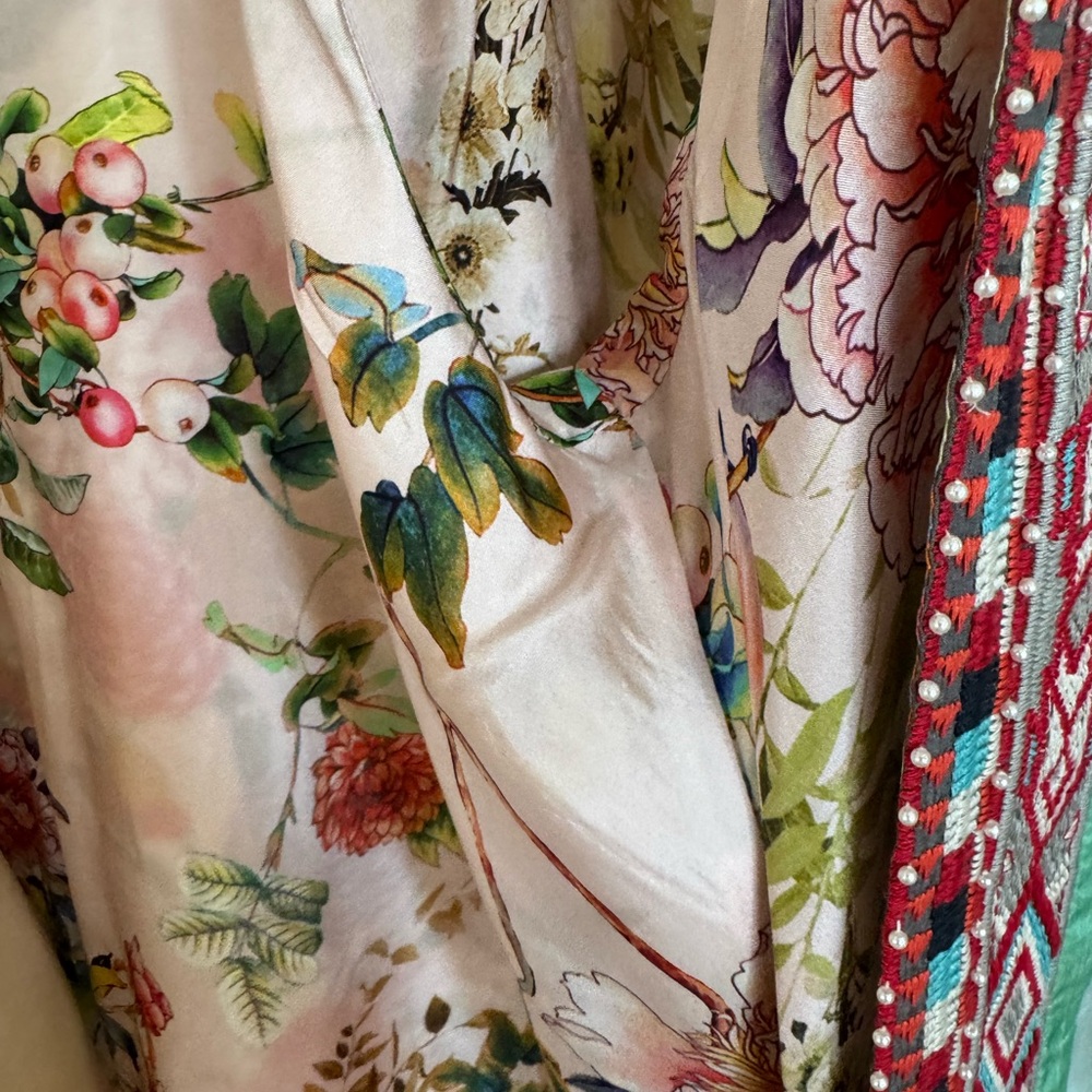 JONNY WAS silk REVERSIBLE kimono, butterflies, floral. Beading on trim - Picture 9 of 15